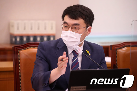 김남국 “방탄 면허는 의사 만 … 금고 위의 변호사, 세무사 자격 박탈”
