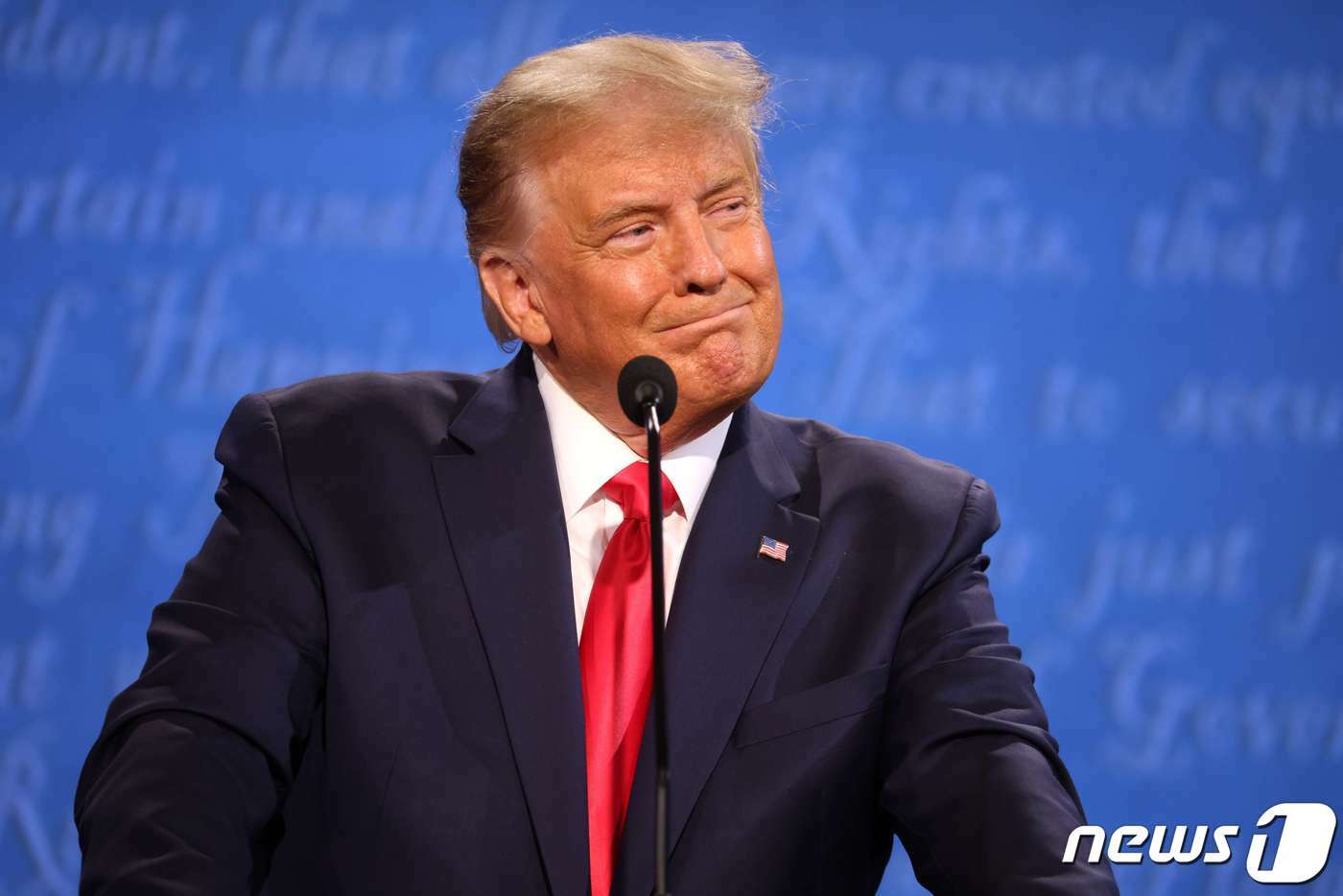 본문 이미지 - 도널드 트럼프 미국 대통령이 22일&#40;현지시간&#41; 테네시주 내슈빌의 벨몬트 대학에서 열린 조 바이든 민주당 대선후보와의 마지막 TV 토론에 참석을 하고 있다. ⓒ AFP=뉴스1 ⓒ News1 우동명 기자