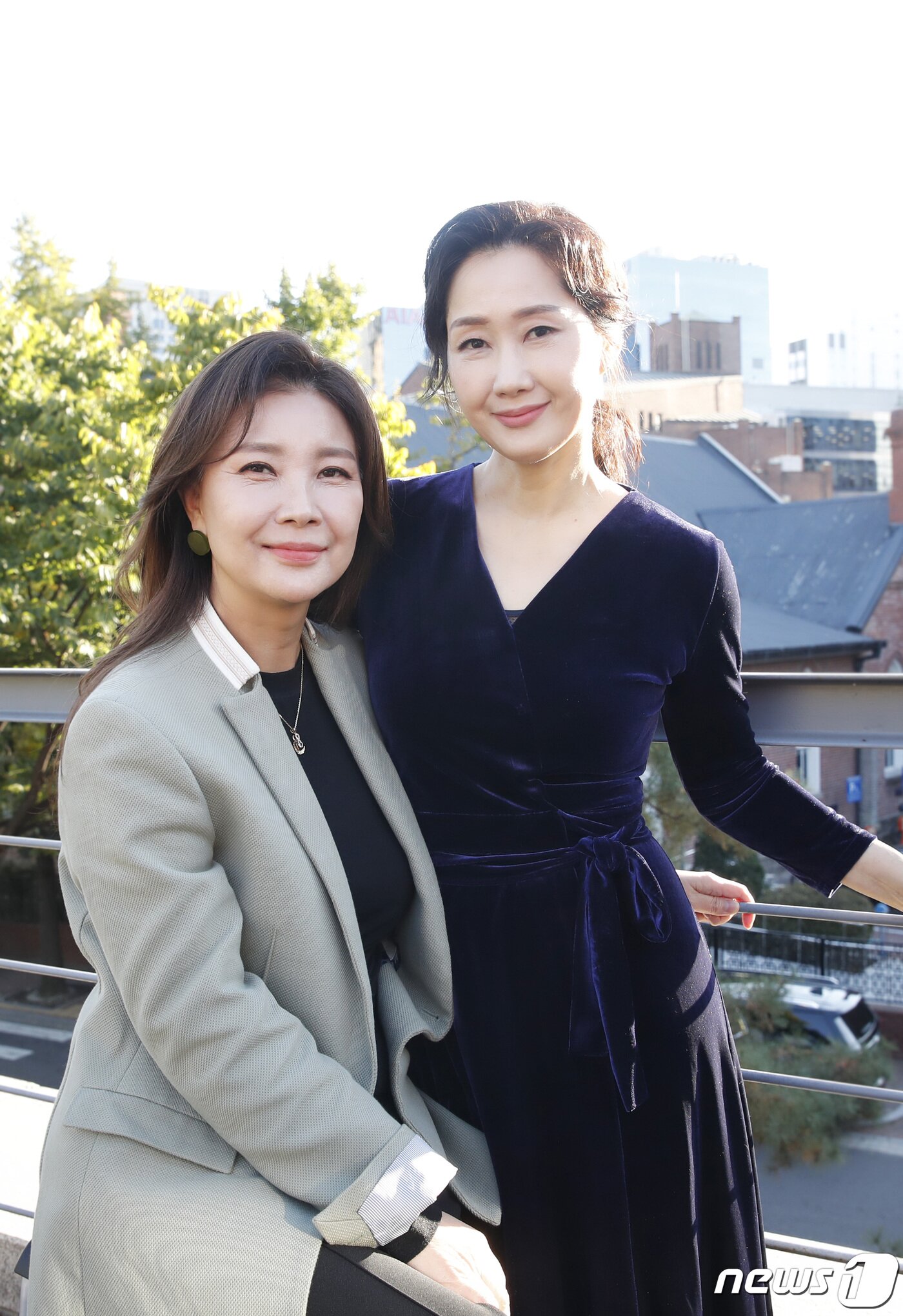 본문 이미지 - 서울 중구 정동극장. 연극 '더드레서' 배우 정재은, 배해선(오른쪽) 인터뷰.  /뉴스1 ⓒ News1 권현진 기자