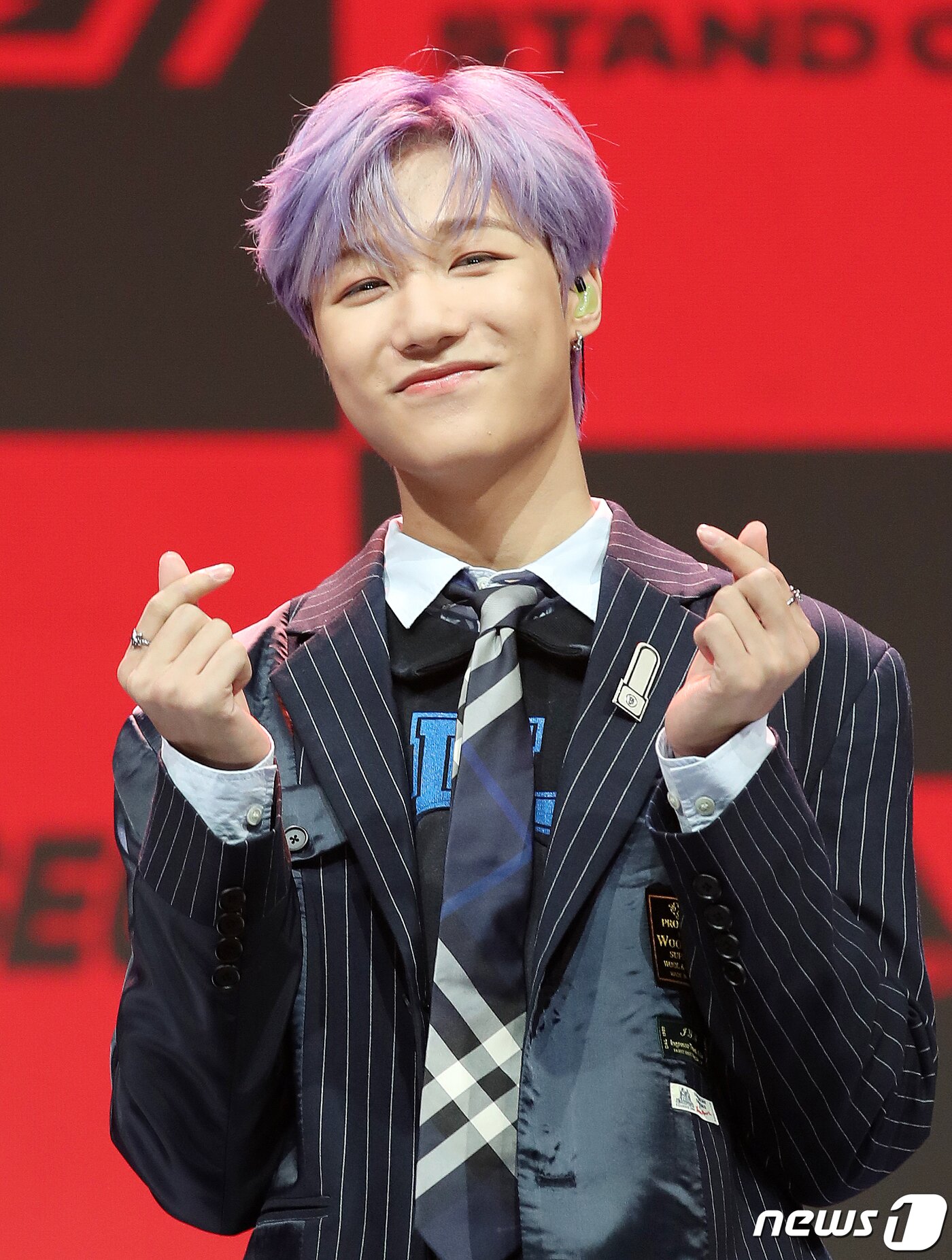 본문 이미지 - 보이그룹 P1Harmony(피원하모니)의 종섭이 28일 오후 서울 송파구 올림픽공원 내 올림픽홀에서 열린 첫 번째 미니 앨범 ‘DISHARMONY : STAND OUT’ 발매 기념 쇼케이스에서 포즈를 취하고 있다. 2020.10.28/뉴스1 ⓒ News1 김진환 기자