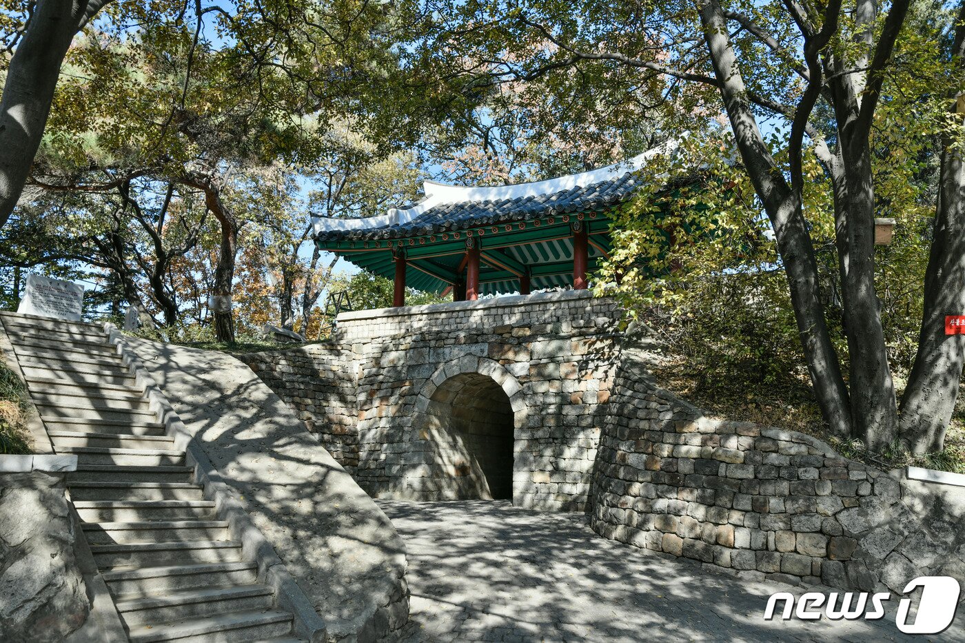 본문 이미지 - 평양성 북성의 북문으로 처음 세워진 현무문 전경. (미디어한국학 제공) 2020.10.31. ⓒ 뉴스1