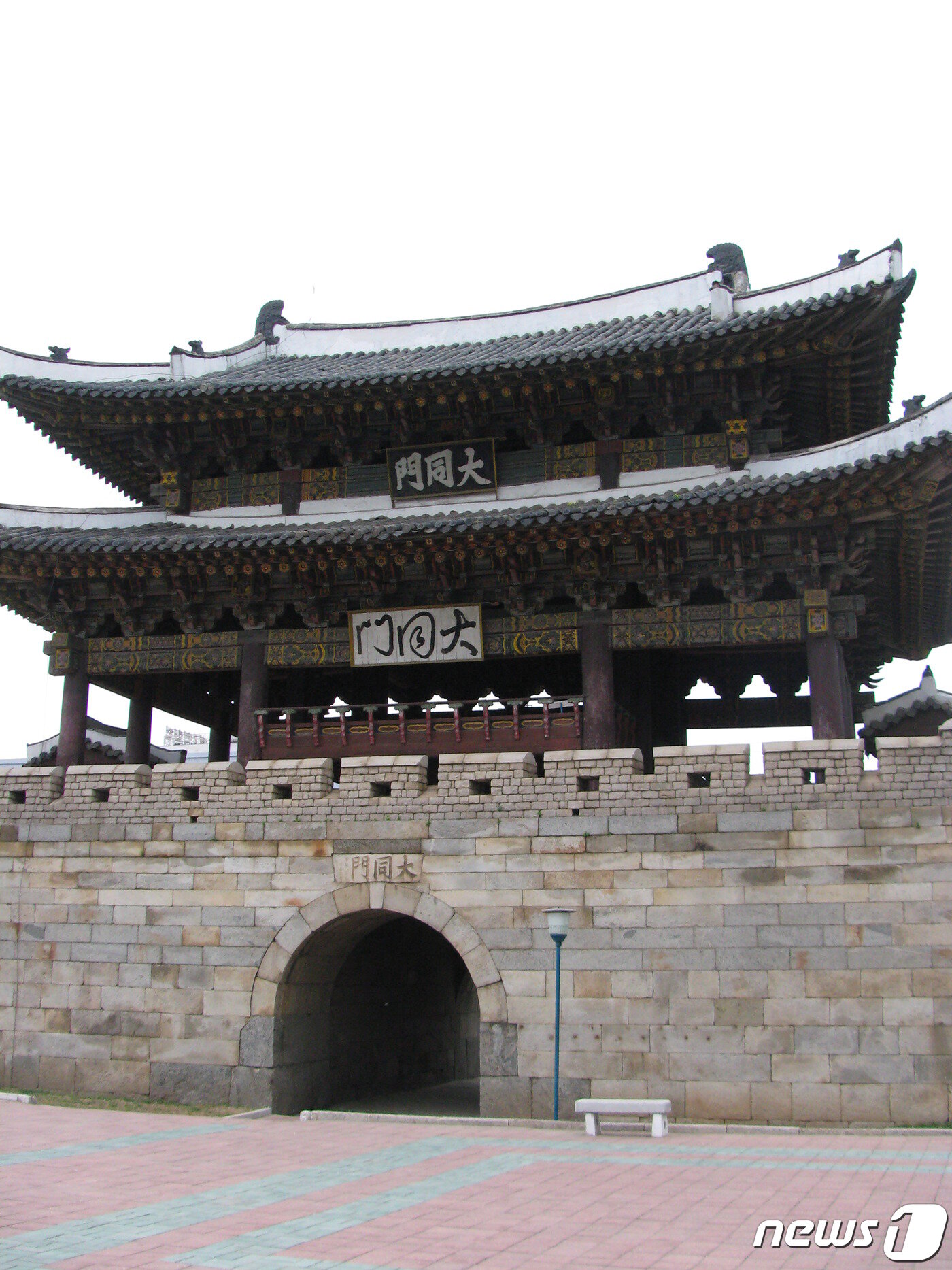 본문 이미지 - 평양성 내성의 동문으로 처음 건설된 대동문 전경. 현재 건물은 6.25전쟁 이후 복구된 것이다. (미디어한국학 제공) 2020.10.31.ⓒ 뉴스1