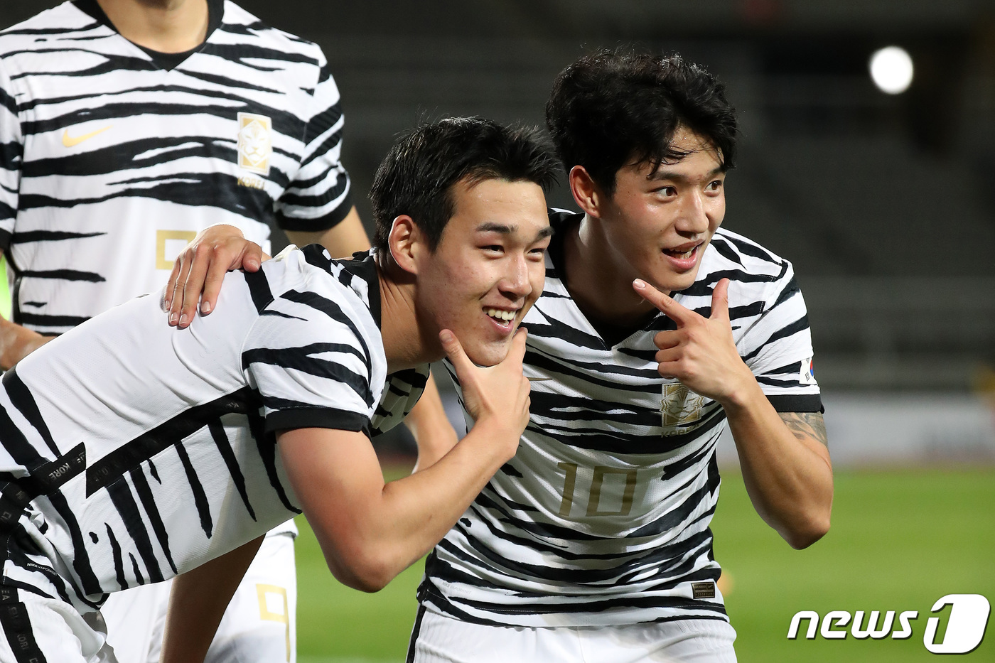 (고양=뉴스1) 이동해 기자 = 9일 오후 경기도 고양시 고양종합운동장에서 열린 '2020 하나은행컵 축구국가대표팀과 올림픽대표팀 친선경기' 1차전 후반전, U-23대표팀 송민규가 …
