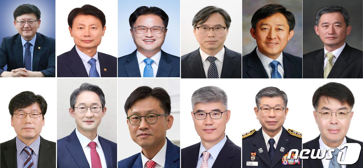 본문 이미지 - 문재인 대통령이 1일 차관급 12명에 대한 인사를 단행했다. (청와대 제공) 2020.11.1/뉴스1
