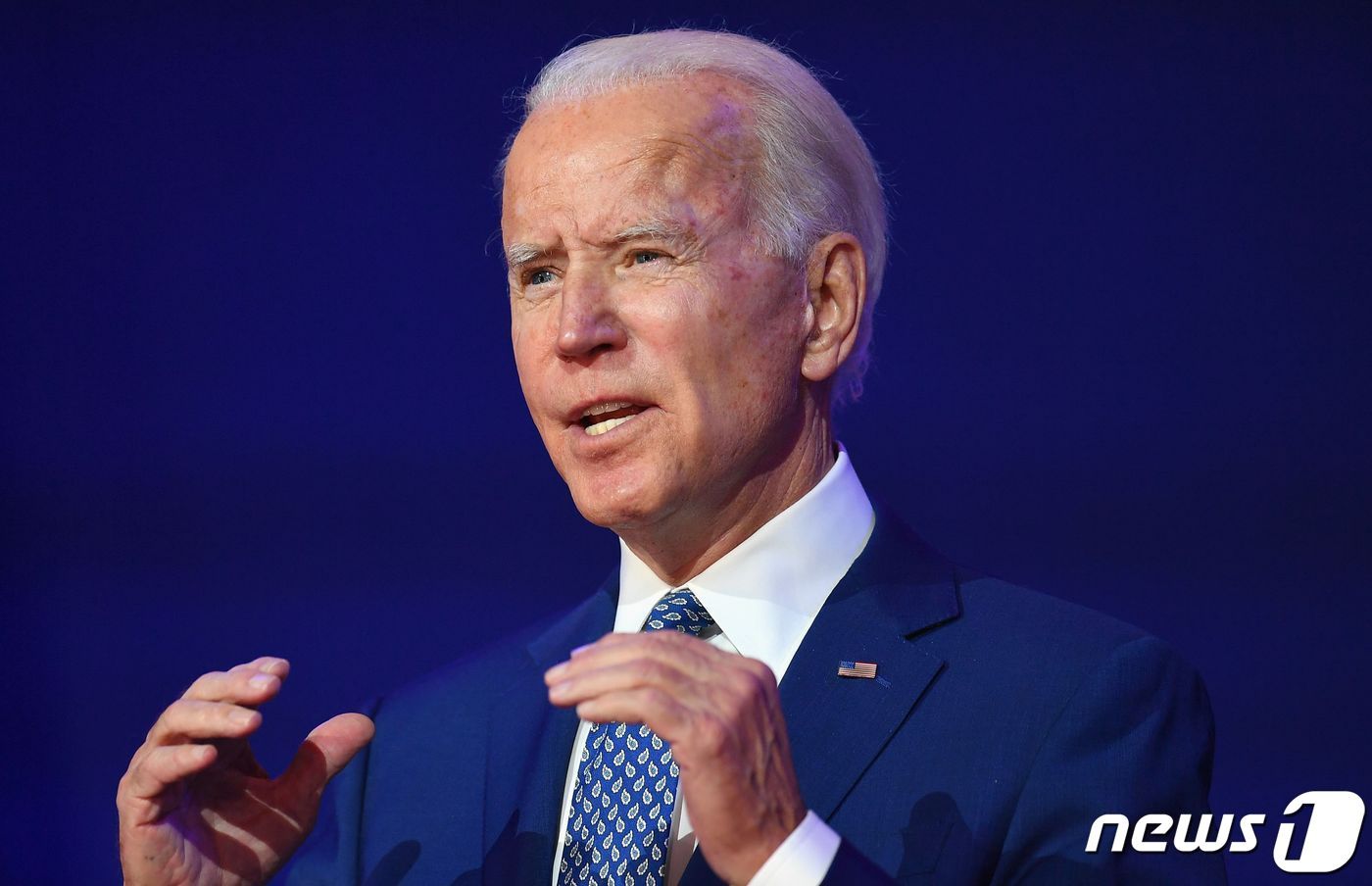 본문 이미지 - 조 바이든 미국 대통령이 지난 2020년 11월9일(현지시간) 델라웨어주 윌밍턴에서 2020년 대선 승리 선언 후 첫 기자회견을 갖고 있는 모습. ⓒ AFP=뉴스1 ⓒ News1 우동명 기자