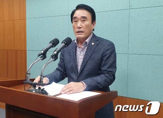 본문 이미지 - 10일 최인규 전북 고창군의장이 전북도의회 브리핑룸에서 기자회견을 갖고 있다.2020.11.10/뉴스1