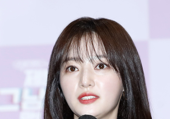 '송하윤 학폭' 주장 A 씨 "100억원대 손해배상 청구…정신적 고통"