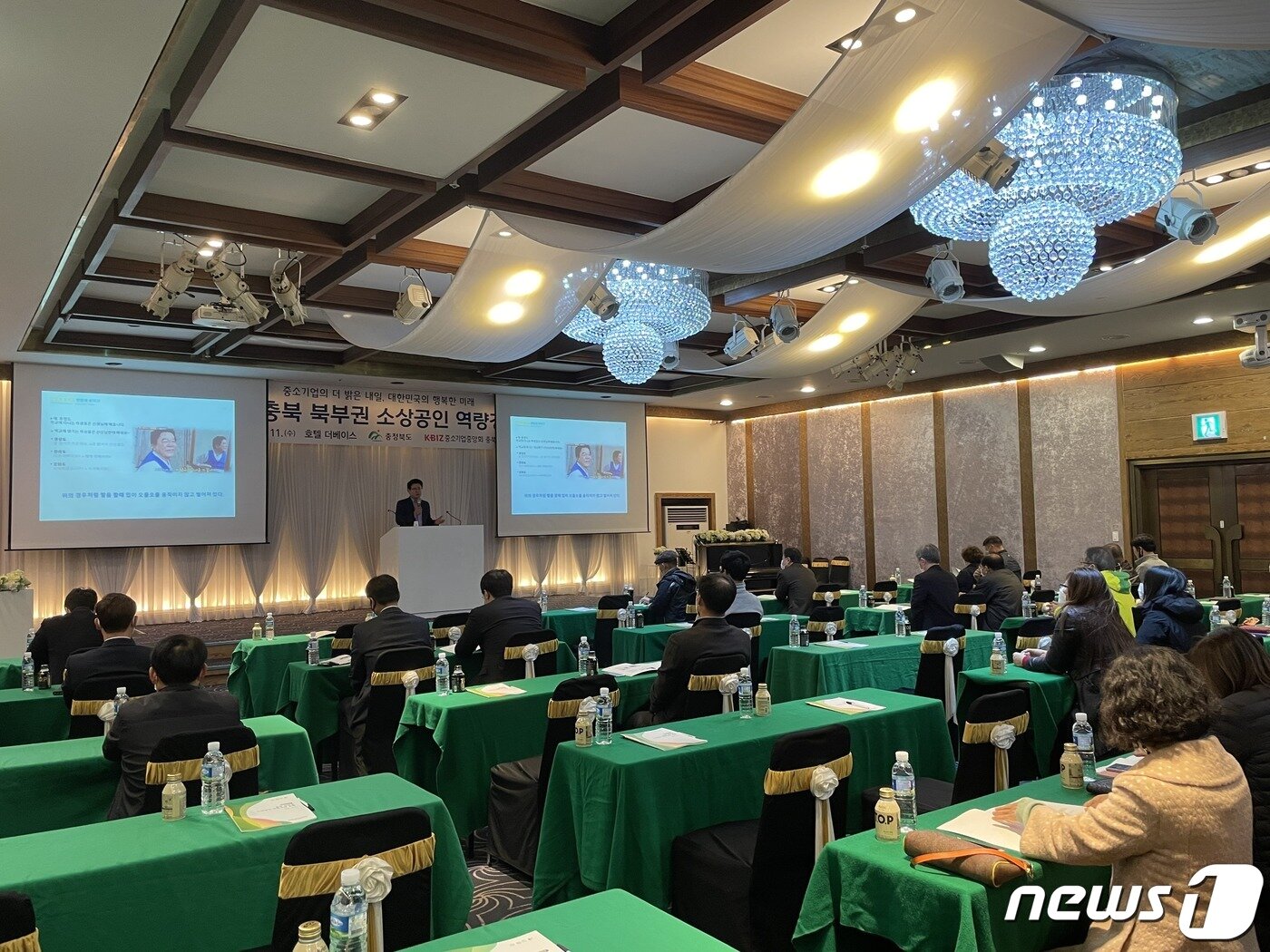 본문 이미지 - 중소기업중앙회 충북지역본부는 11일 충주 호텔 더베이스에서 2020 충북 북부권 소상공인 역량 강화 포럼을 열었다.ⓒ 뉴스1