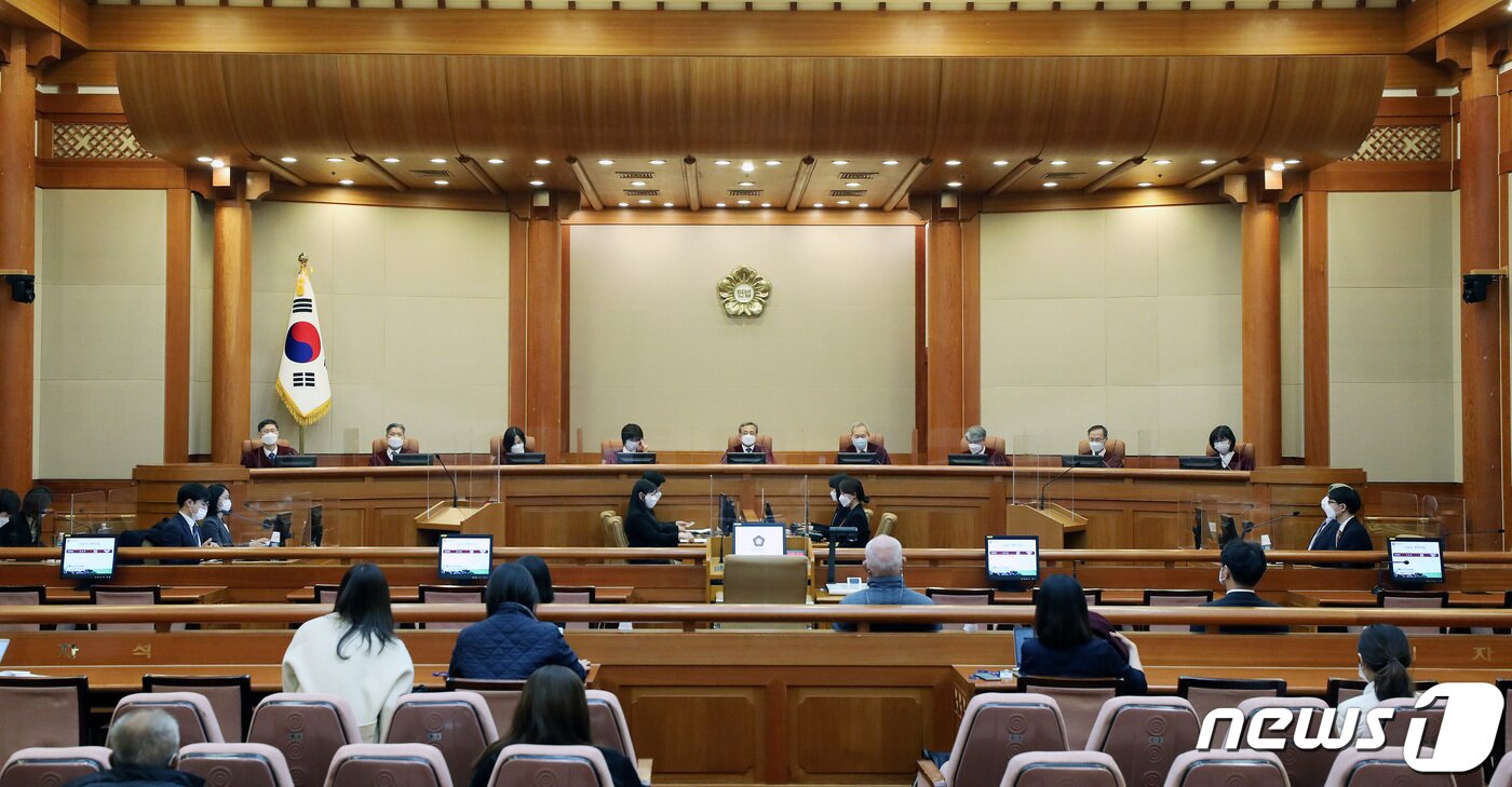 본문 이미지 - 12일 오후 서울 종로구 헌법재판소 대심판정에서 8촌 이내 혈족 사이의 혼인을 금지하고 이를 혼인무효 사유로 규정한 민법조항이 위헌인지를 판단하기 위한 공개변론이 열리고 있다. 2020.11.12/뉴스1 ⓒ News1 박지혜 기자