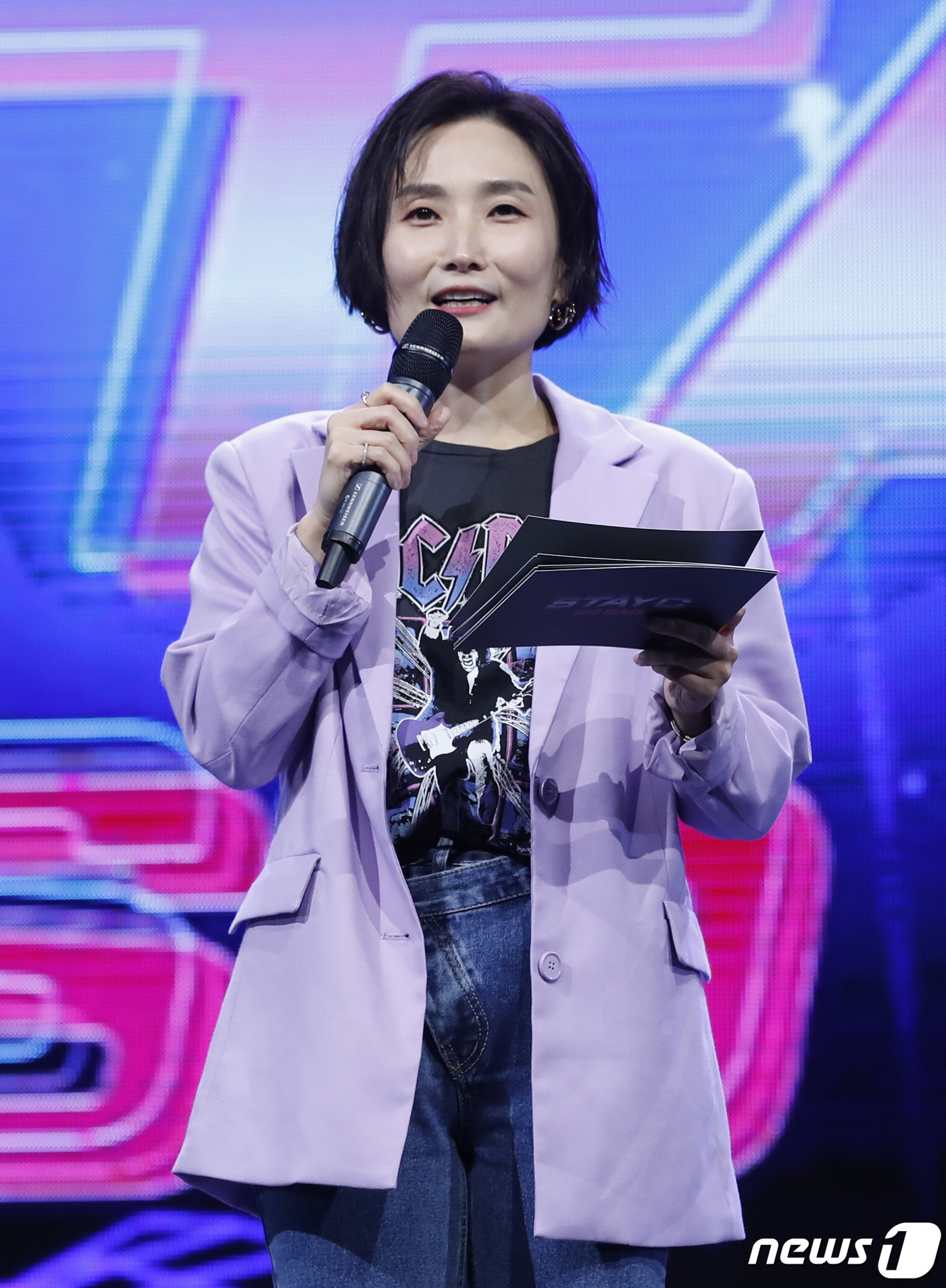 (서울=뉴스1) 권현진 기자 = 방송인 박경림이 12일 오후 서울 광진구 예스24 라이브홀에서 열린 스테이씨 첫 번째 싱글 앨범 '스타 투 어 영 컬처(Star To A Young …