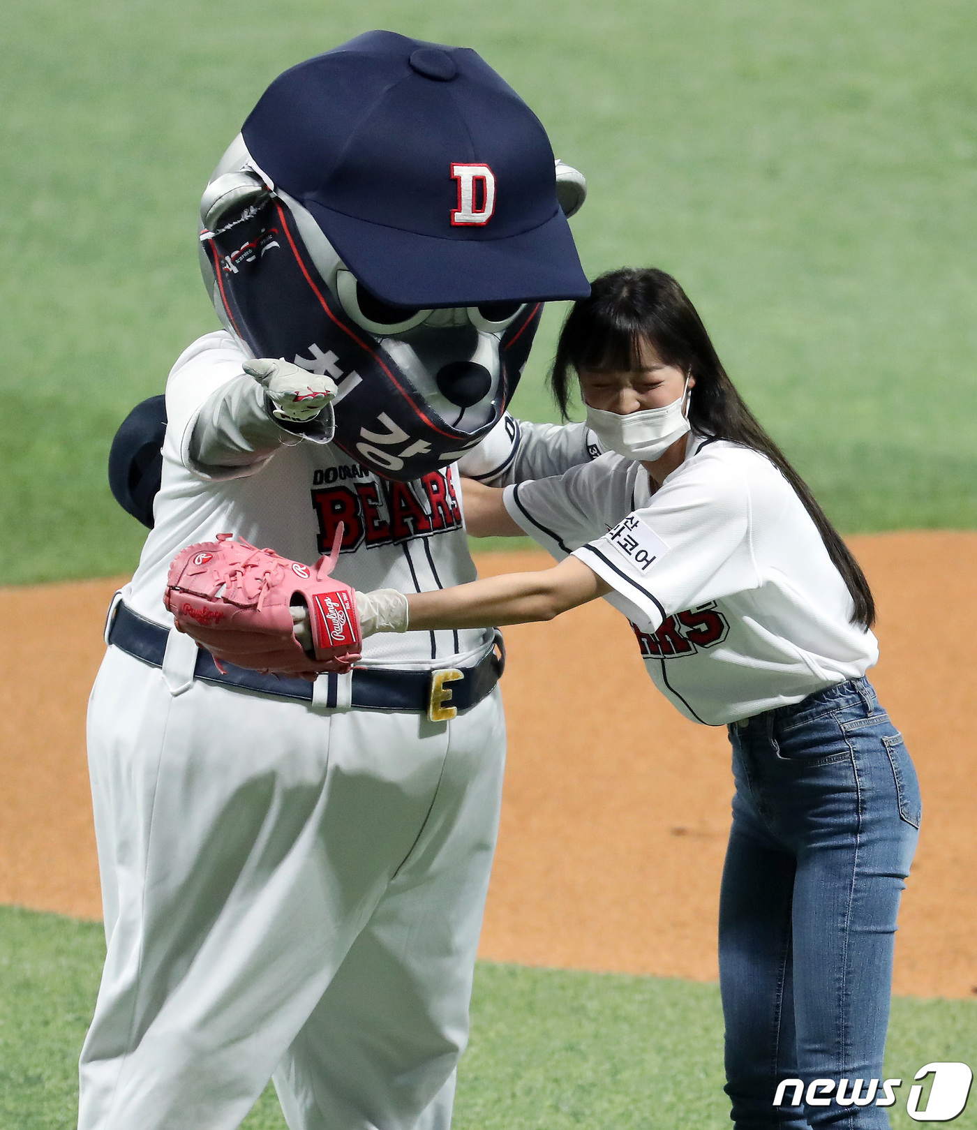 (서울=뉴스1) 이동해 기자 = 13일 오후 서울 구로구 고척스카이돔에서 열린 '2020 신한은행 SOL KBO 포스트시즌‘ 플레이오프 4차전 두산베어스와 kt위즈의 경기에서 오마 …