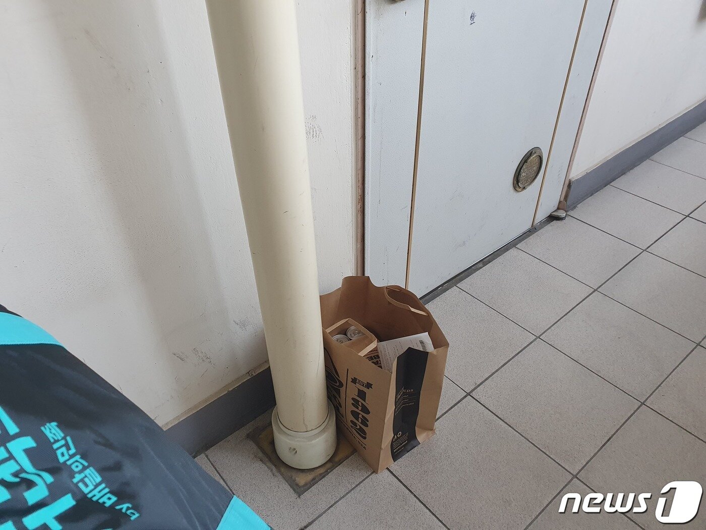 본문 이미지 - 배민 커넥터 라이더 체험. 대부분 비대면으로 문 앞에 음식을 놓고 가달라고 했다. 2020.11.10 ⓒ 뉴스1 서혜림 기자