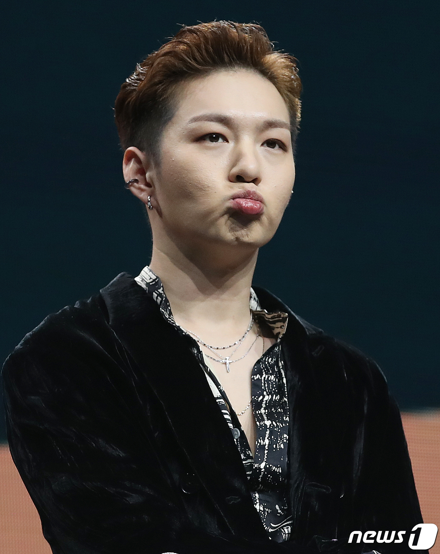 (서울=뉴스1) 김진환 기자 = 그룹 비투비 포유(BTOB 4U) 이창섭이 16일 오후 서울 광진구 예스24 라이브홀에서 진행된 미니 1집 '인사이드'(INSIDE)의 타이틀곡 ' …