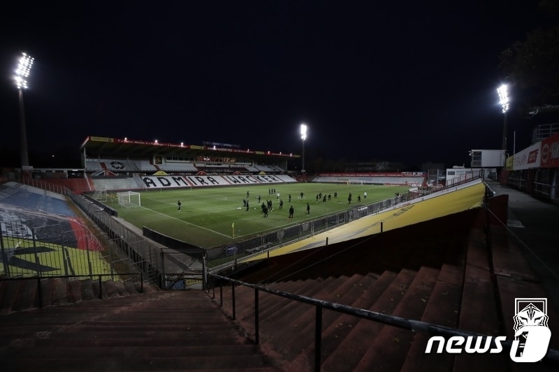 (서울=뉴스1) = 카타르와 평가전을 앞둔 남자축구 국가대표팀이 16일(현지시간) 오스트리아 마리아엔처스도로프 BSFZ아레나에서 훈련하고 있다. (대한축구협회 제공) 2020.11 …