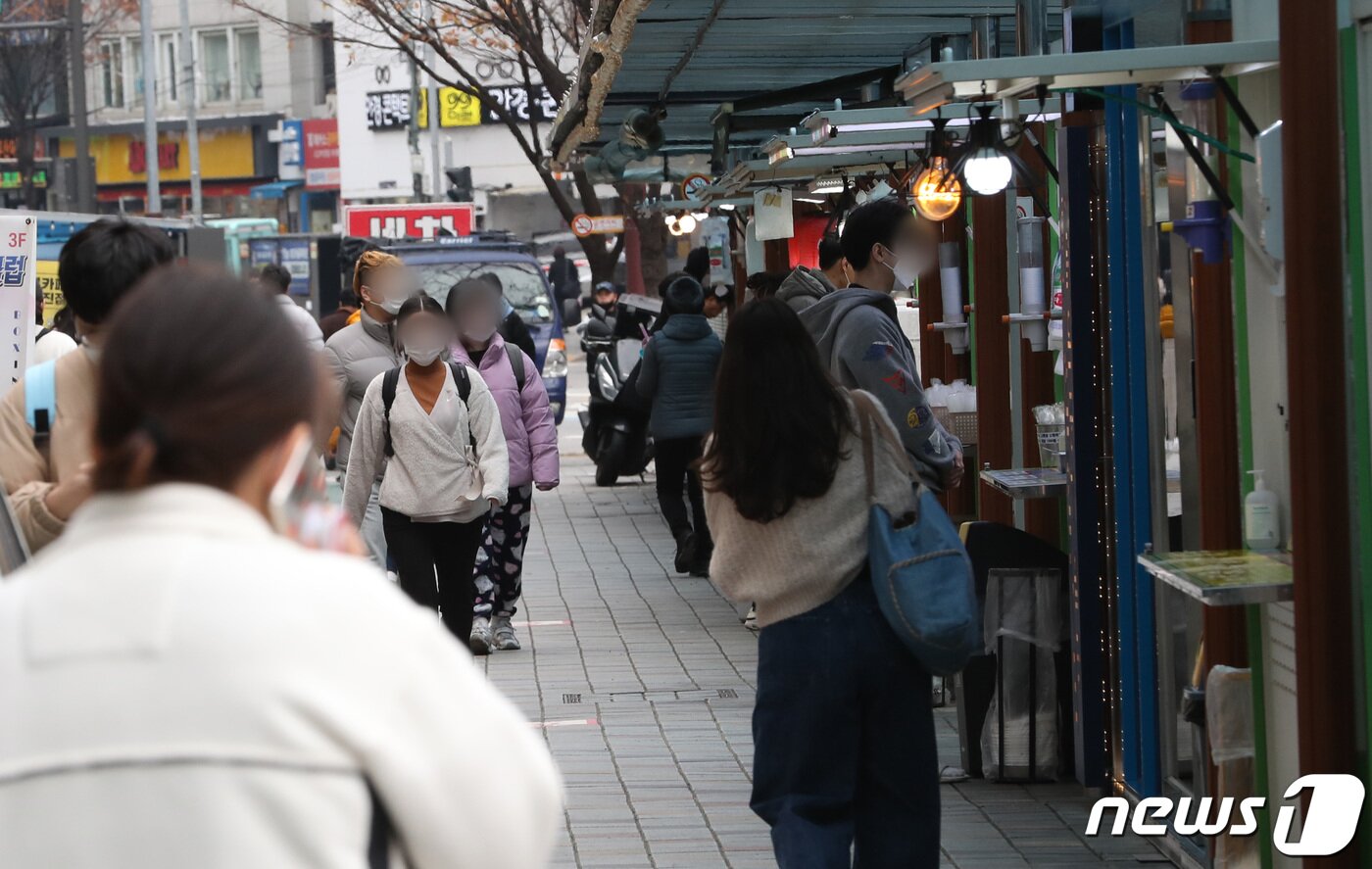 본문 이미지 - 서울 동작구 노량진 컵밥 거리. 2020.11.20/뉴스1 ⓒ News1 이성철 기자