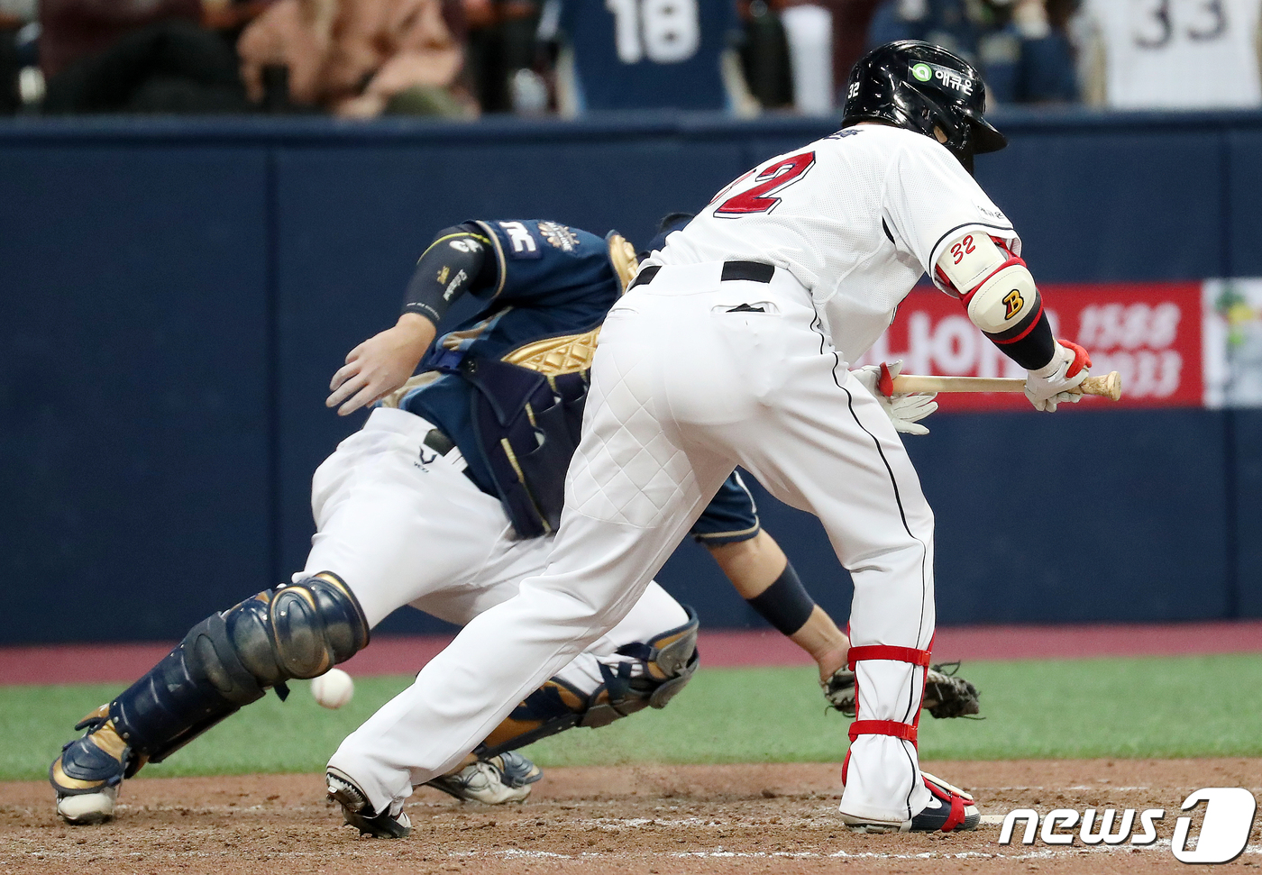 (서울=뉴스1) 김진환 기자 = 20일 오후 서울 구로구 고척스카이돔에서 열린 '2020 신한은행 SOL KBO 포스트시즌‘ 한국시리즈 3차전 NC다이노스와 두산베어스의 경기에서 …