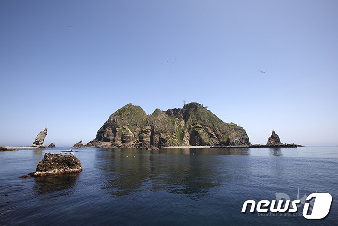 본문 이미지 - 외교부가 지난 19일 외교부 홈페이지 '공공데이터 개방' 코너를 통해 '독도의 사계 이미지' 사진. (외교부 제공) 2020.11.23/뉴스1