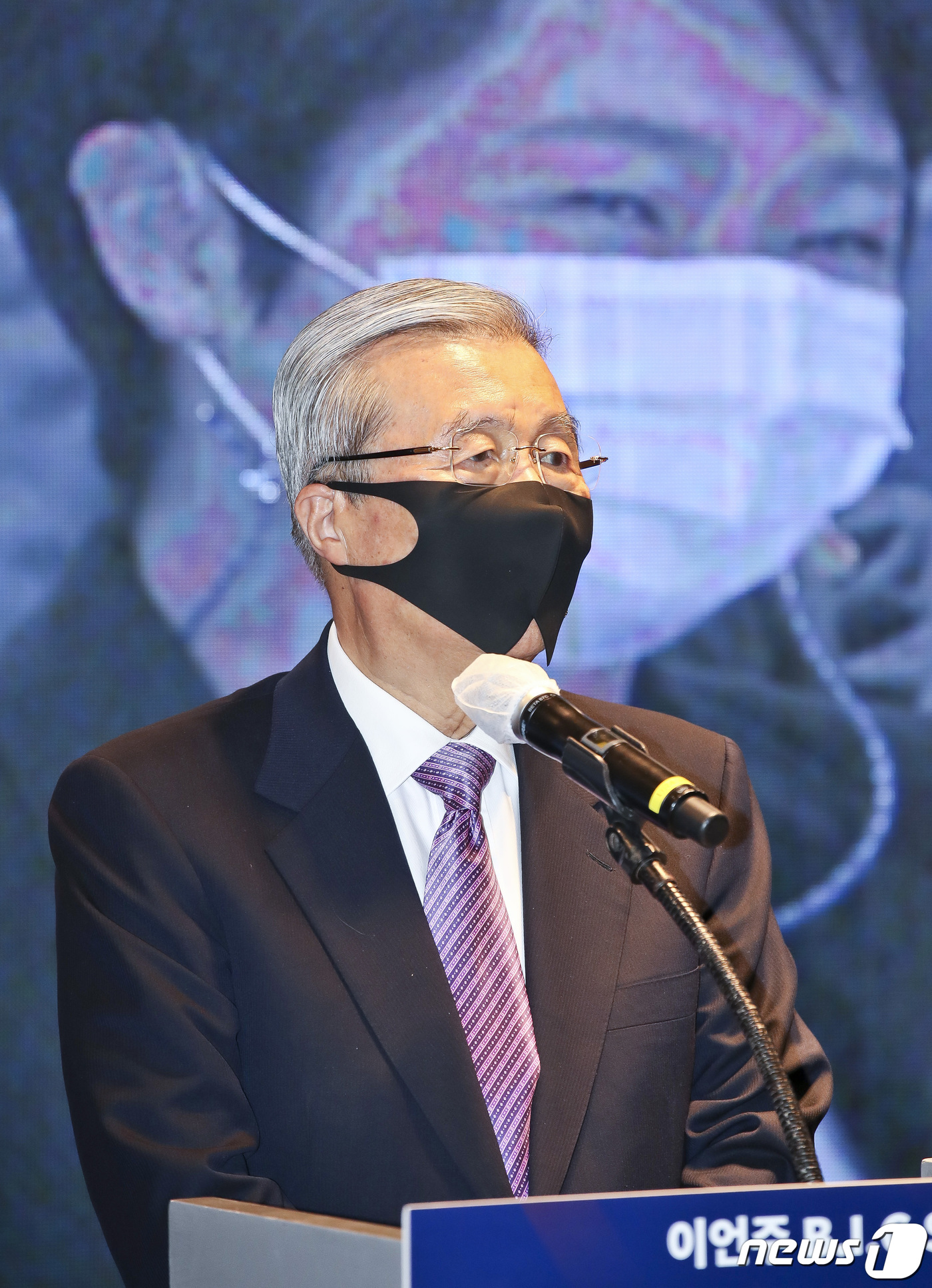 (서울=뉴스1) 박세연 기자 = 김종인 국민의힘 비상대책위원장이 23일 오후 서울 여의도 켄싱턴호텔에서 열린 '이언주 전 의원의 부산독립선언' 출판기념회에서 축사를 하고 있다. 2 …