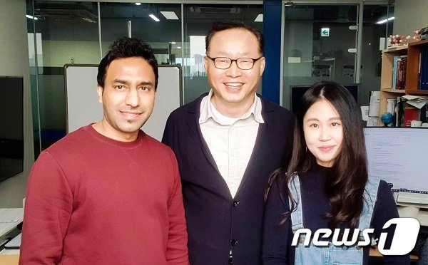 연구참여자들&#40;왼쪽부터&#41;아쉬와니 쿠마 연구원, 이효영 부연구단장, 이진선 연구원ⓒ 뉴스1
