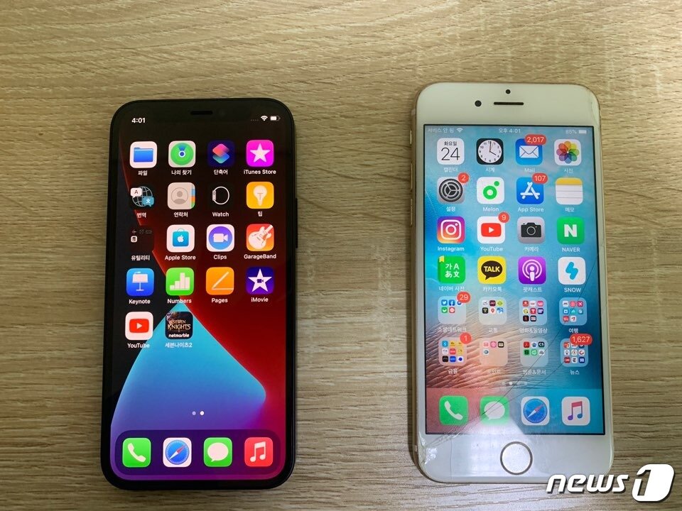 본문 이미지 - 아이폰12 미니와 아이폰6S 비교 사진 ⓒ 뉴스1