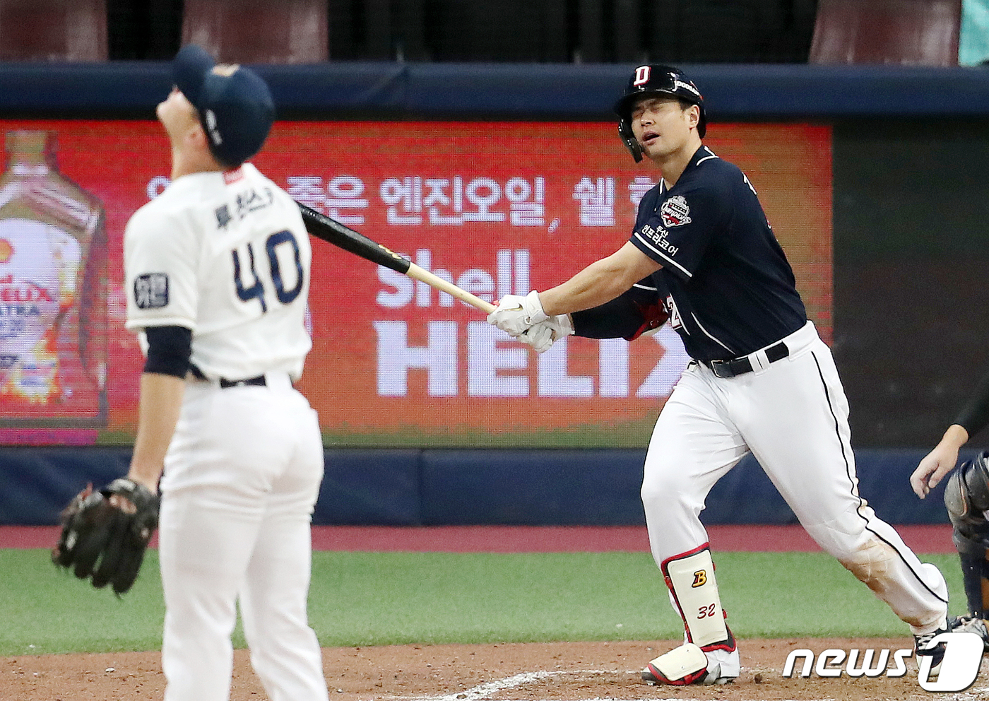 (서울=뉴스1) 김진환 기자 = 24일 오후 서울 구로구 고척스카이돔에서 열린 '2020 신한은행 SOL KBO 포스트시즌‘ 한국시리즈 6차전 NC다이노스와 두산베어스의 경기에서 …