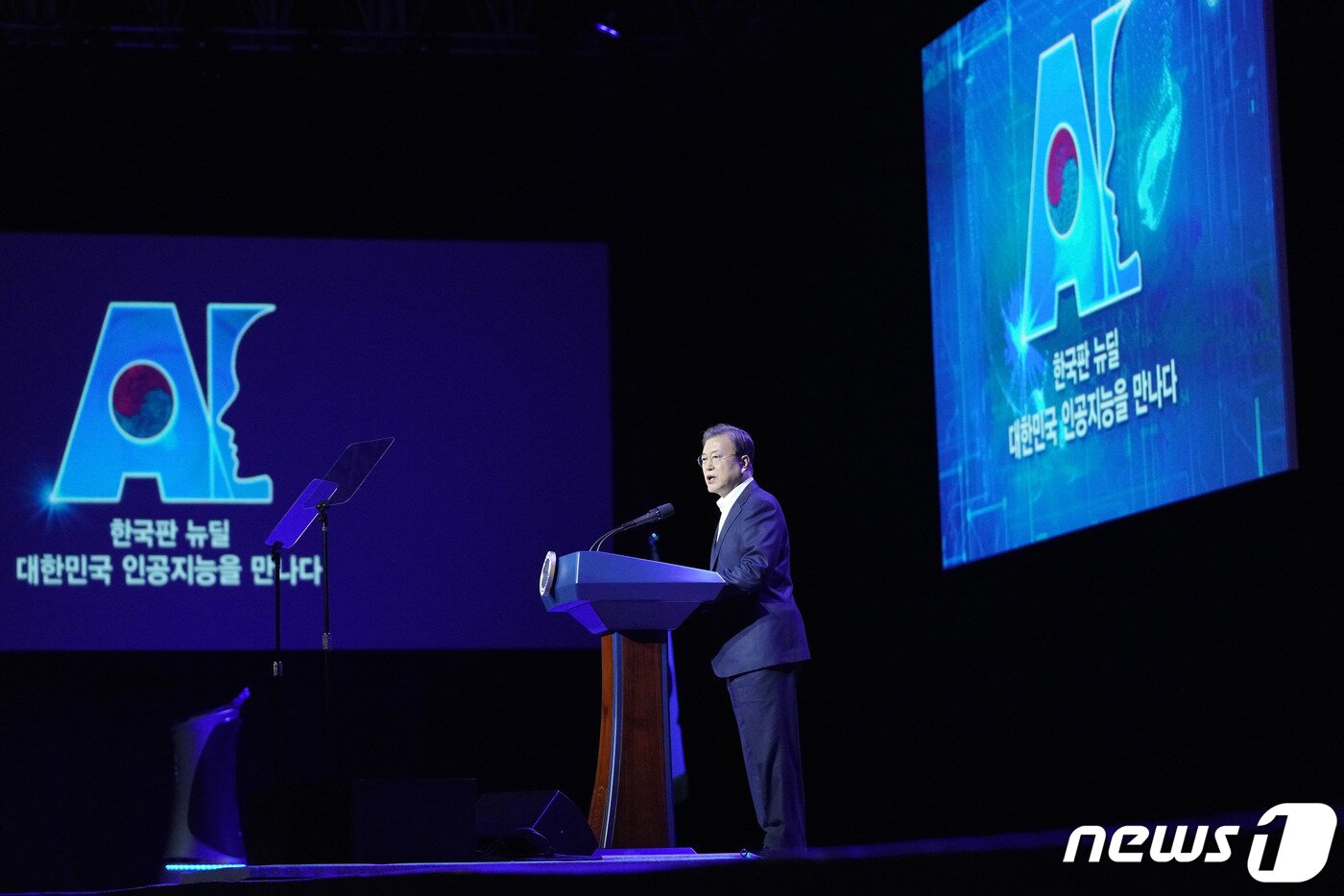 본문 이미지 - 문재인 전 대통령이 2020년 11월25일 경기도 고양시 일산 킨텍스에서 열린 한국판 뉴딜 '대한민국 인공지능'을 만나다 행사에서 모두발언을 하고 있다. 2020.11.25/뉴스1 ⓒ News1 박정호 기자