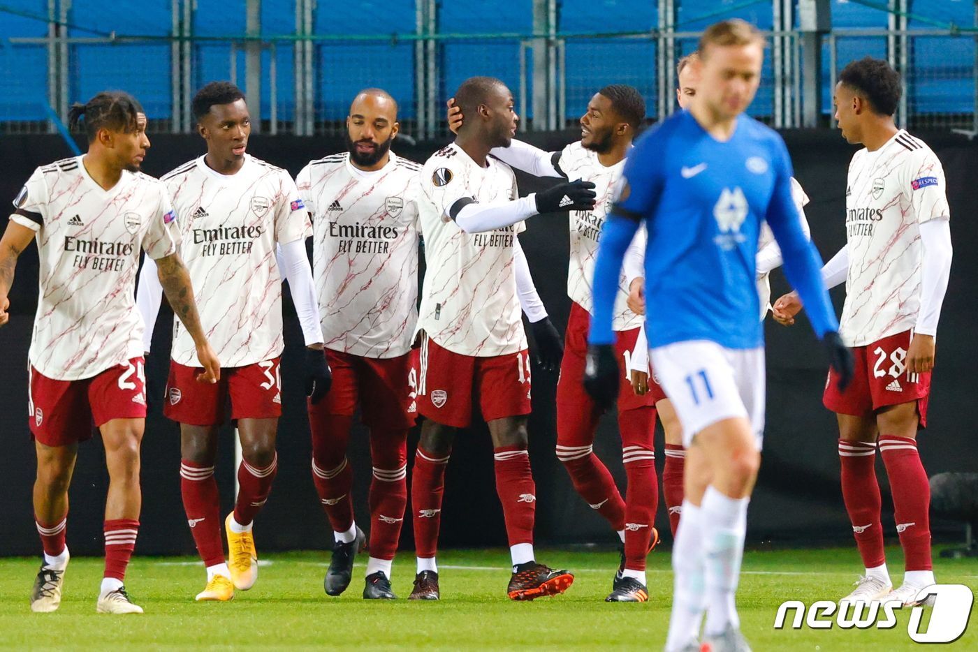 본문 이미지 - 아스널 선수들이 27일(한국시간) 노르웨이 몰데의 아케르 스타디움에서 열린 몰데 FK(스웨덴)와의 2020-21 유럽축구연맹(UEFA) 유로파리그 B조 조별리그 4차전에서 득점 후 기뻐하고 있다. ⓒ AFP=뉴스1