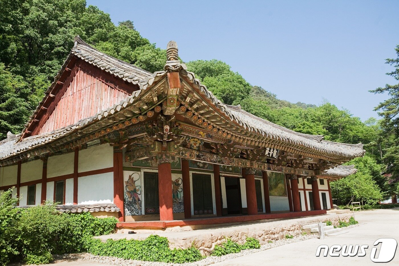 본문 이미지 - 보현사 관음전. 조선 초기에 중건한 건물이 원형 그대로 남아 있다. (미디어한국학 제공) 2020.11.28.ⓒ 뉴스1
