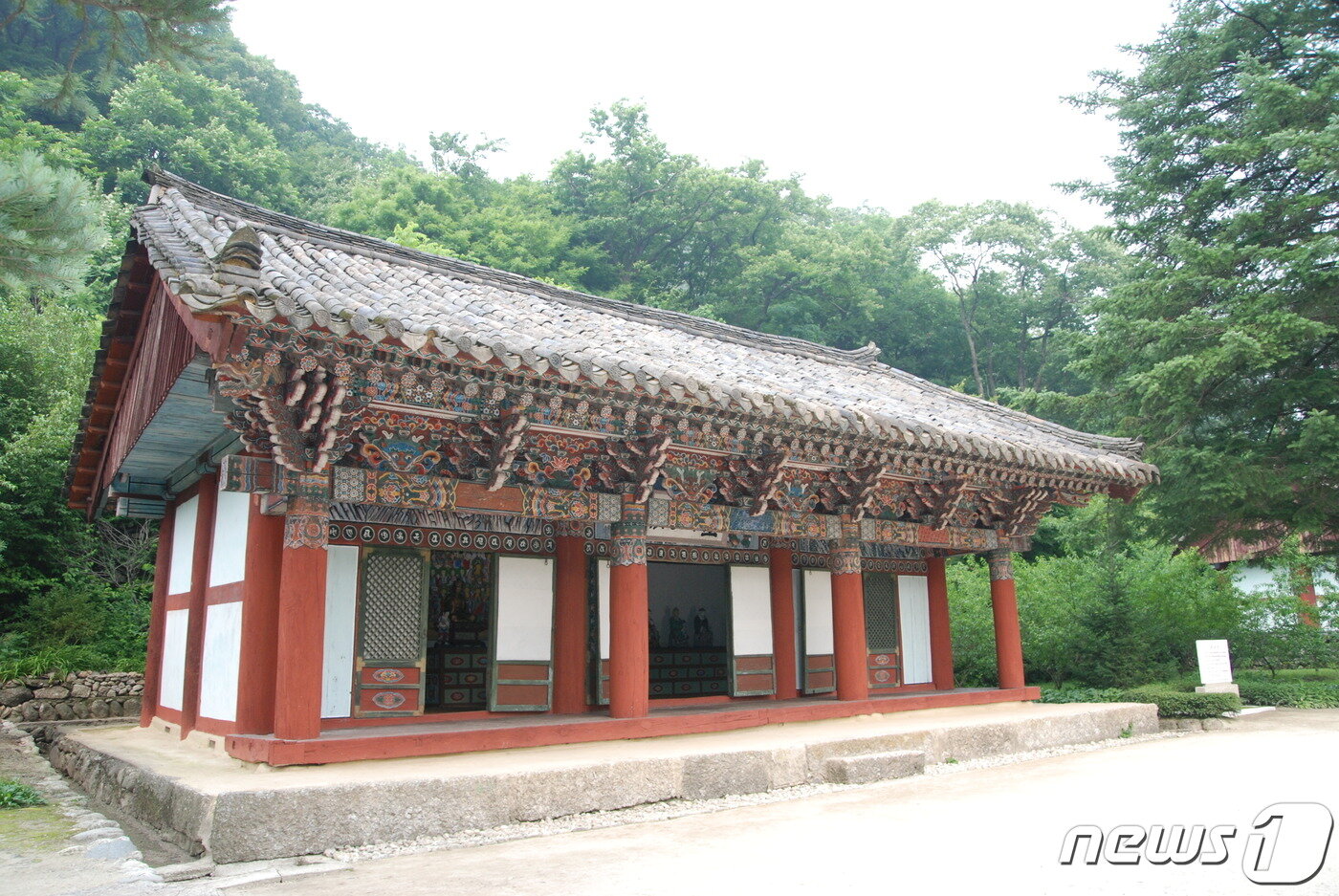 본문 이미지 - 보현사 영산전 전경. (미디어한국학 제공) 2020.11.28.ⓒ 뉴스1