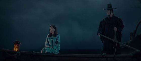 드라마 '산후조리원'의 한 장면. 드라마는 아이를 낳던 현진이 저승사자와 만나는 설정으로 시작한다. (tvN 제공)