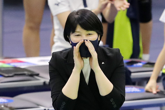 이란 여자배구 이도희 감독도 목숨 건 탈출…육로로 투르크메니스탄 이동