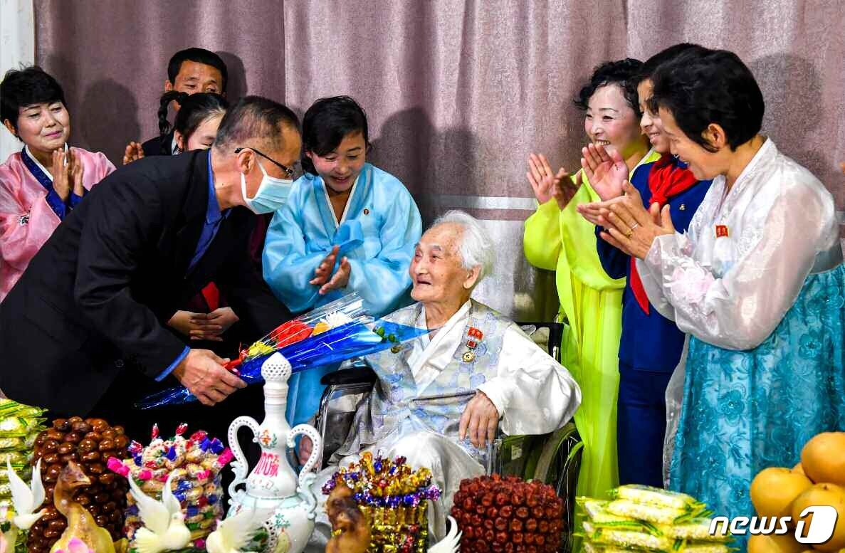 본문 이미지 - &#40;평양 노동신문=뉴스1&#41; = 북한 노동당 기관지 노동신문이 지난 2020년 11월 공개한 비전향장기수 장호 씨의 사진. 장 씨는 지난 2000년 고향으로 돌아간 63명의 비전향장기수 중 한 명이다. [국내에서만 사용가능. 재배포 금지. DB 금지. For Use Only in the Republic of Korea. Redistribution Prohibited] rodongphoto@news1.kr