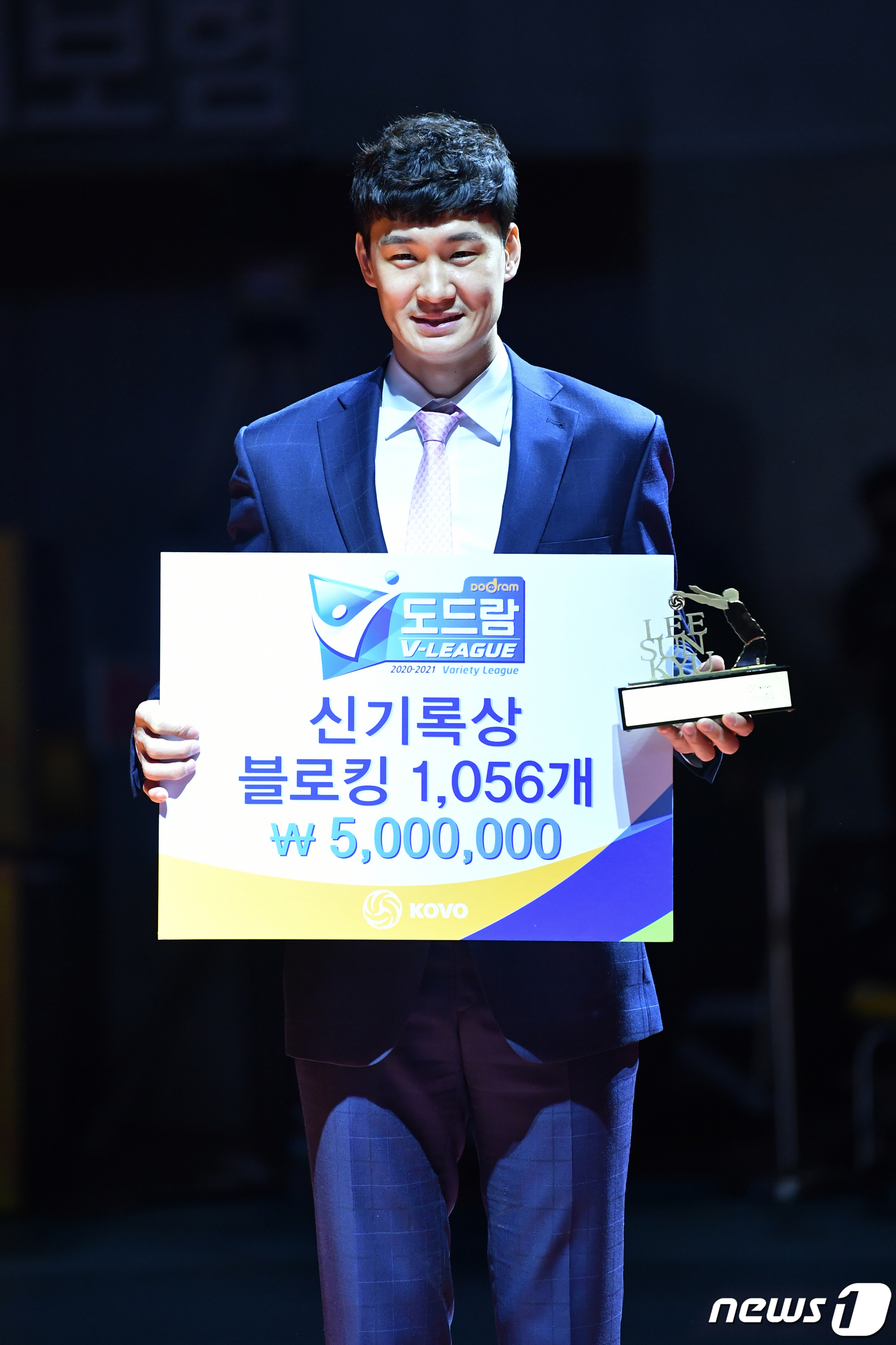 (서울=뉴스1) = 한국 프로배구 역대 최다 블로킹 기록을 보유한 이선규가 7일 경기도 의정부체육관에서 열린 프로배구 '도드람 2020-2021 V리그' 남자부 KB손해보험과 현대 …