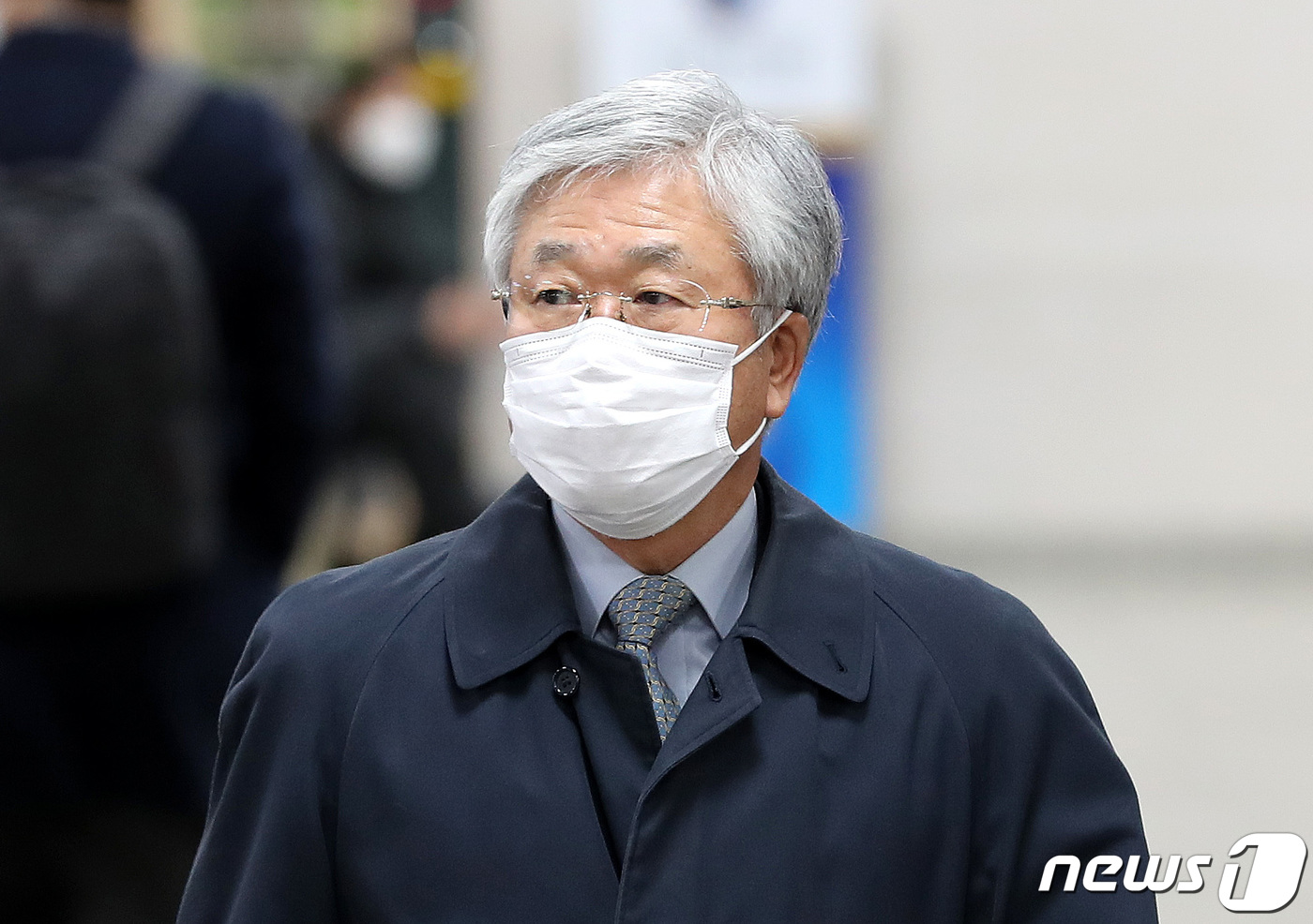 (서울=뉴스1) 박지혜 기자 = 박상진 전 삼성전자 사장이 9일 오후 서울 서초구 서울고등법원에서 열린 `국정농단' 사건 파기환송심 재판에 출석하고 있다. 2020.11.9/뉴스1 …