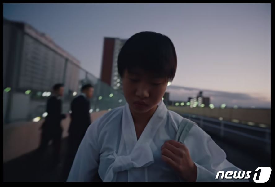 본문 이미지 - 일본 나이키재팬이 27일 공개한 온라인 동영상 광고 '계속 움직인다. 자신을, 미래를 – 미래는 기다려주지 않는다' 캡처 ⓒ 뉴스1