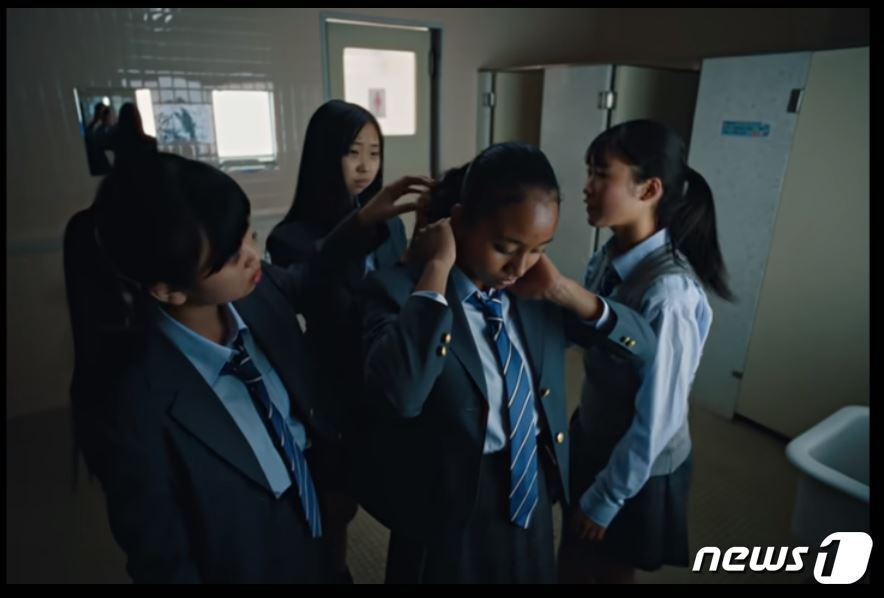 본문 이미지 - 일본 나이키재팬이 27일 공개한 온라인 동영상 광고 '계속 움직인다. 자신을, 미래를 – 미래는 기다려주지 않는다' 캡처 ⓒ 뉴스1