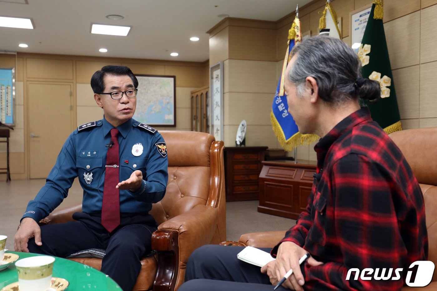 본문 이미지 - 김재규 전남지방경찰청장이 11일 전남 무안군 삼향읍 전남지방경찰청 청장실에서 뉴스1과 인터뷰하고 있다. 2020.12.11/뉴스1 ⓒ News1 황희규 기자