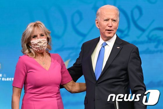 Pence Pelosi and Biden couple also get corona vaccine on the 21st