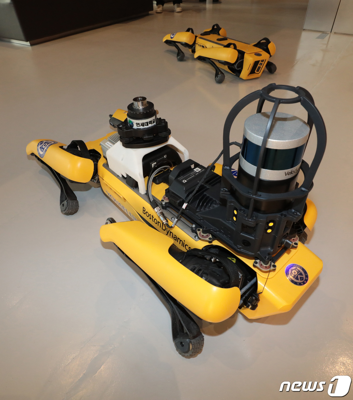 (고양=뉴스1) 이성철 기자 = 현대자동차그룹이 ‘로봇개’로 유명한 미국의 세계적인 로봇 제조 기업 ‘보스턴 다이내믹스’ 인수를 결정했다. 지난 16일 서울 현대모터스튜디오 고양에 …