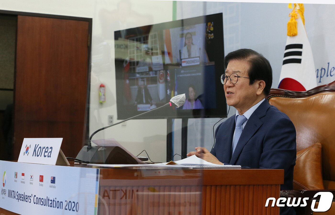본문 이미지 - 박병석 국회의장이 지난해 12월17일 오후 서울 여의도 국회에서 열린 멕시코, 인도네시아, 한국, 터키, 호주 등 5개국이 참여하는 중견국 협의체 믹타(MIKTA) 국회의장 화상회의에서 발언하고 있다. 2020.12.17/뉴스1 ⓒ News1 박세연 기자