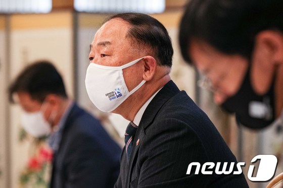 az-news-ai.blogspot.com - 홍남기 "바이오플라스틱 개발…화이트바이오 고부가가치화" - 뉴스1