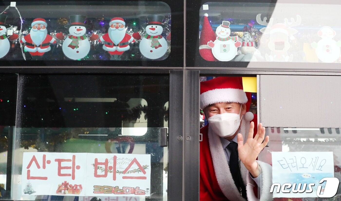 본문 이미지 - 산타버스 운행이 조기 중단되면서 천안에서 산타버스를 만날 수 없게 됐다. /뉴스1 ⓒ News1 김기태 기자