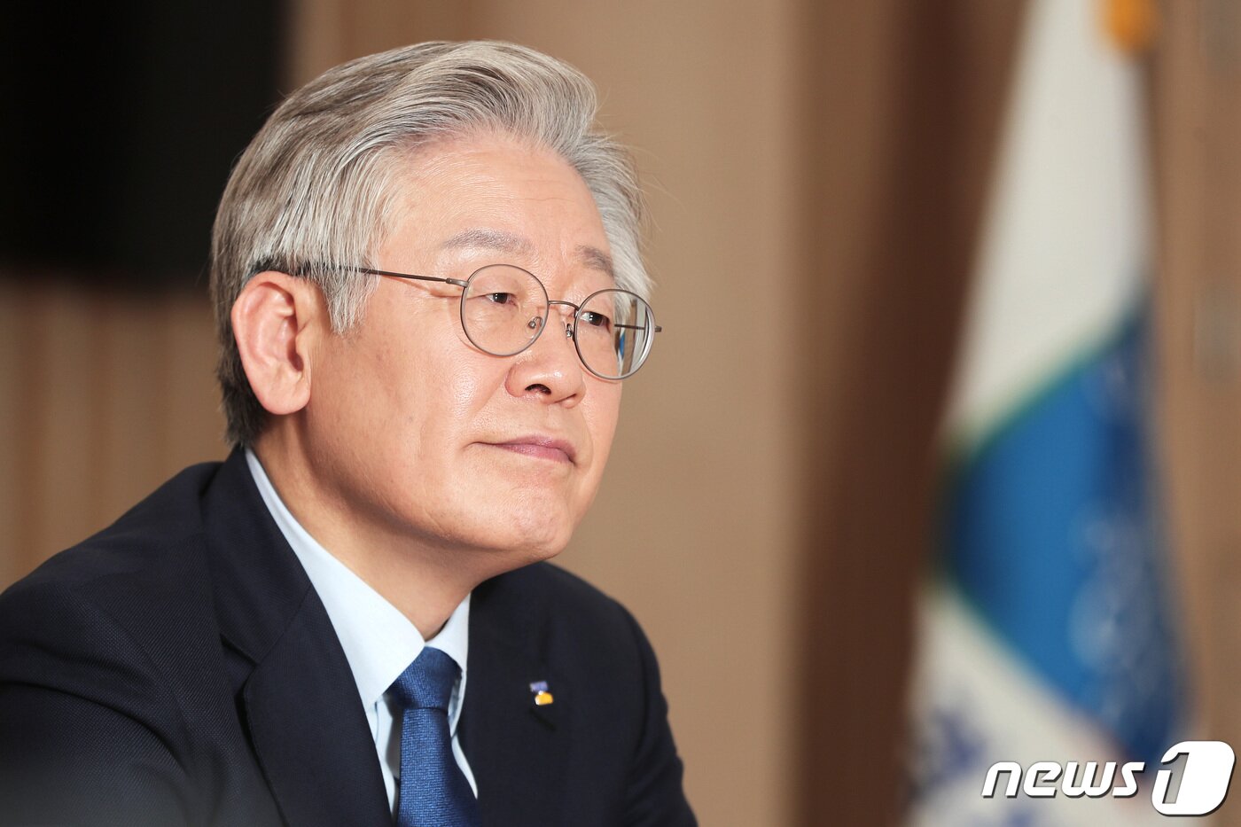 본문 이미지 - 이재명 경기도지사가 21일 오후 경기도 수원시 팔달구 경기도청에서 뉴스1과 인터뷰를 하고 있다. 2020.12.21/뉴스1 ⓒ News1 조태형 기자