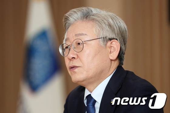 Lee Jae-myung “Corona Closure Loss Screening Support, Victims Should Provide Universal Support”