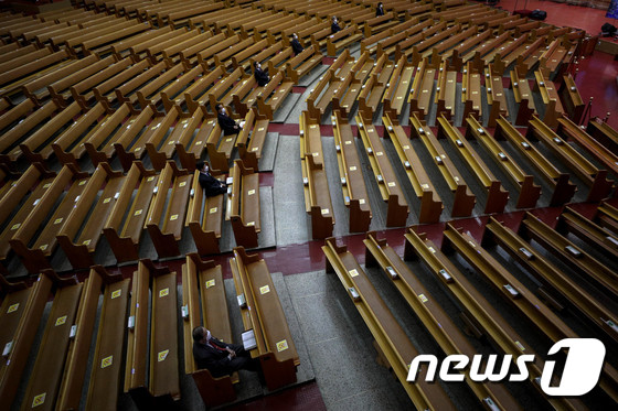 [거리두기 4단계] 한국교회총연합 "종교시설 방역지침 하향해달라" - Vimarsana News