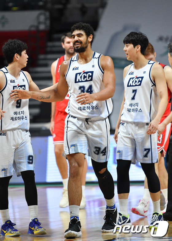 Professional basketball KCC runs ahead with 5 consecutive wins…  3 consecutive wins Samsung also jumps to 4th place (Total)
