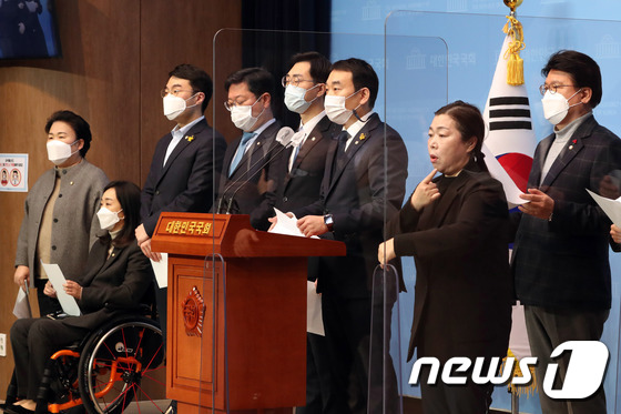 공소청법 제정, 검찰청법 폐지법률안 발의 기자회견하는 김용민 의원