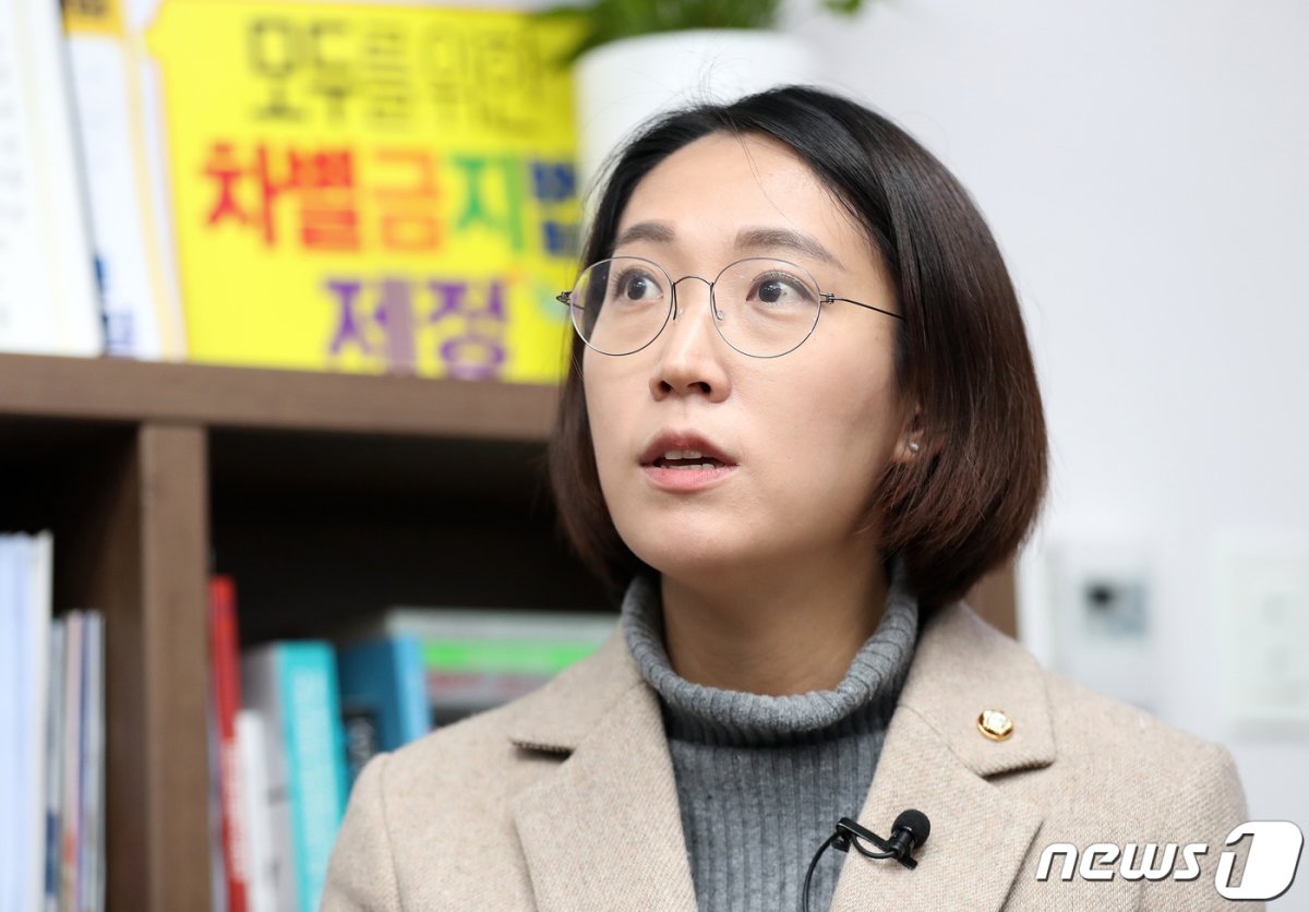 장혜영 정의당 의원이 29일 뉴스1과 인터뷰를 하고 있다. 2020.12.29/뉴스1 © News1 박세연 기자