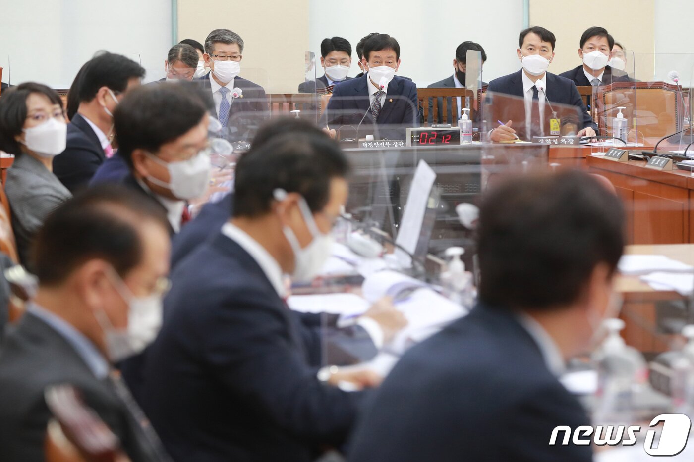 본문 이미지 - 3일 오전 서울 여의도 국회에서 열린 행정안전위원회 전체회의. 2020.12.3/뉴스1 ⓒ News1 신웅수 기자