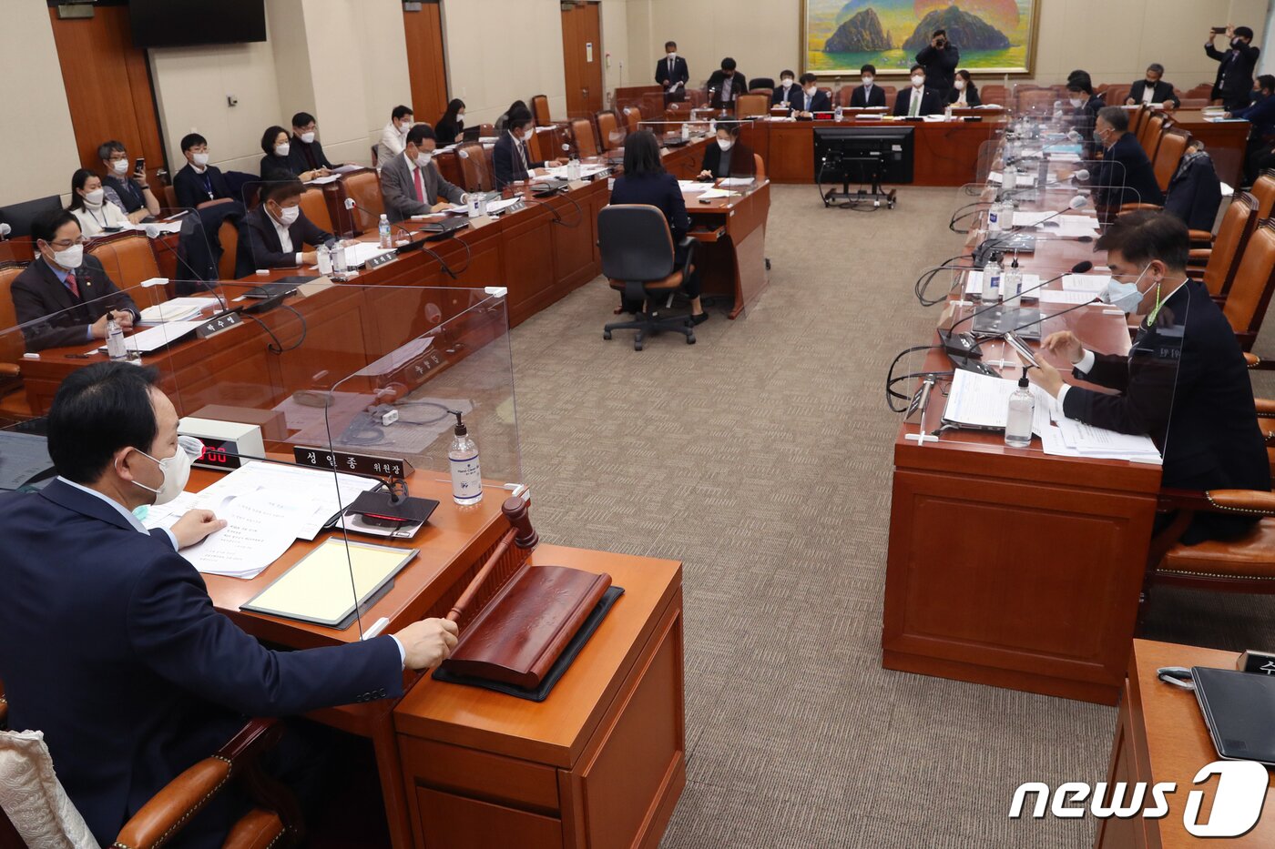 본문 이미지 - 3일 서울 여의도 국회에서 정무위원회 법안심사제2소위원회가 열리고 있다. 2020.12.3/뉴스1 ⓒ News1 성동훈 기자